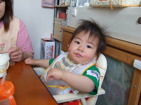 食事の途中でハイ！チーズ