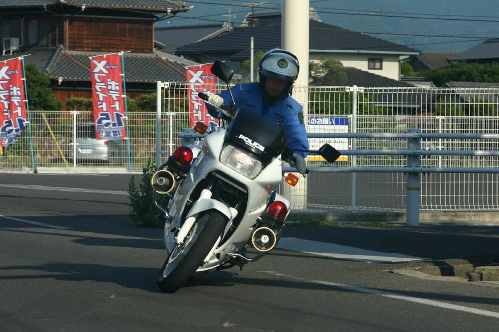 香川県警VFR750P
