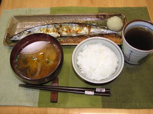 10月12日 秋刀魚の塩焼き.jpg