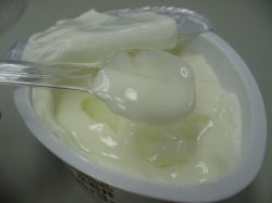小岩井乳業_ていねいヨーグルト（中身全体）