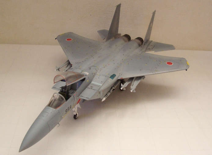 F-15イーグル アイリス板付きエンジンノズル w／タイヤ（1/72） - プラモデル