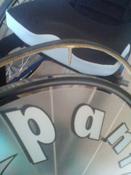 チューブラータイヤ交換中