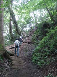 三徳山険しい道のり