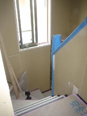 玄関上から下をみる