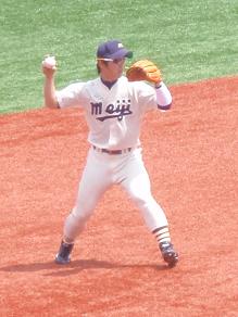 明治大・上本崇司内野手