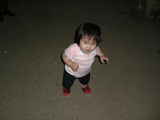 チーちゃんが靴を履いて.JPG