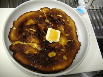少し焦げたホットケーキ