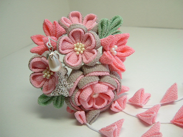 ねず桜とピンクのかんざし