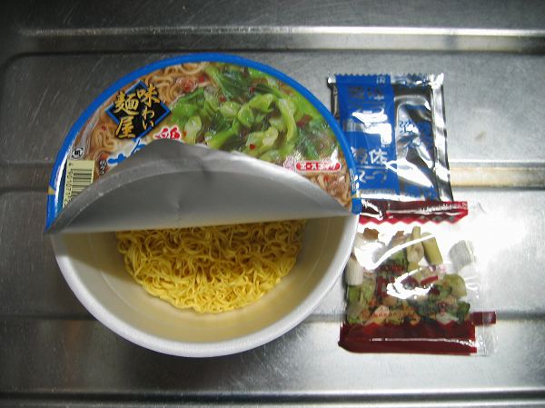 味わい麺屋　鶏そぼろと野菜の塩中華２