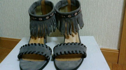 フリンジグレー　靴