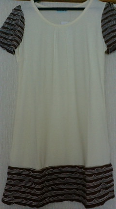 アイボリー袖裾フリルチュニ