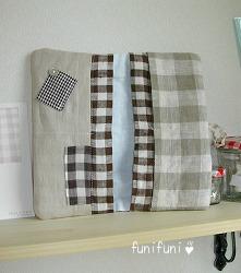 通帳ケースチョコ色の中