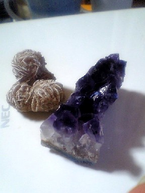 デザートローズとアメジストクラスター。