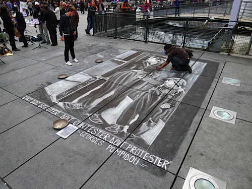 ポンピドールセンター外のパフォーマー