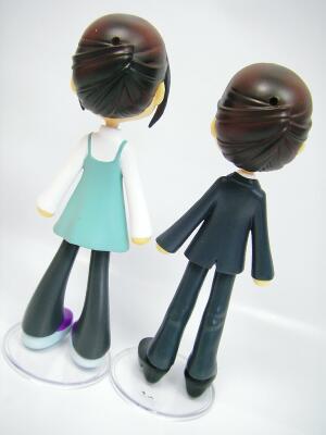 後の襟が見えないので、葵もまとめ髪に