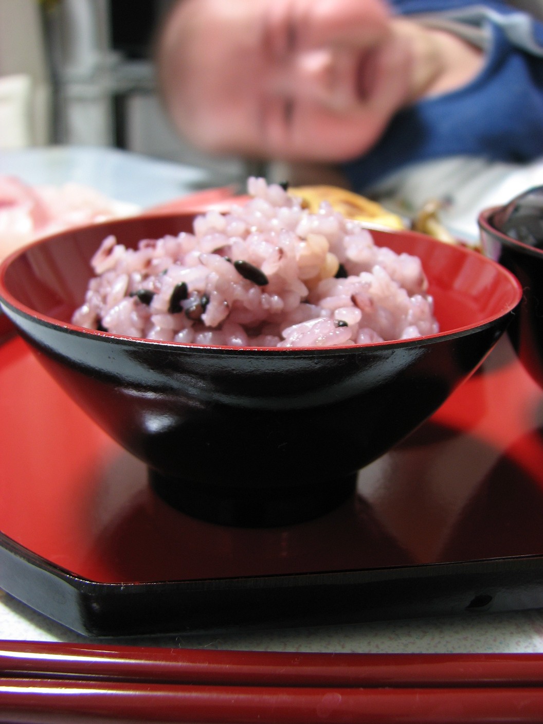お食い初め-赤飯と息子
