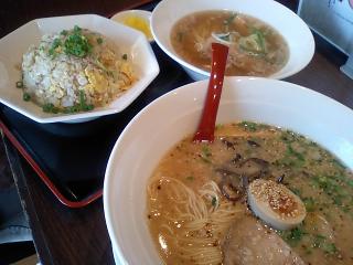 とんこつラーメンとチャーハンセット