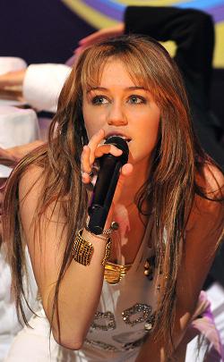 miley-cyrus-switch-10128-8.jpg