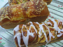 オニオンチーズロールとキャラメルシートパン