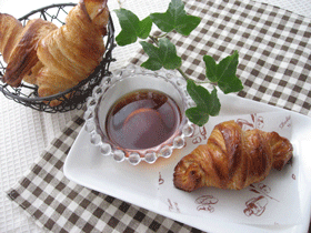クロワッサンシロップがけ