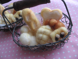 羊毛フェルトでパンの盛り合わせ