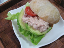 ツナとアボカドのサンド