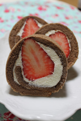 苺ロールケーキ