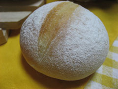 びわ酵母のプチパン