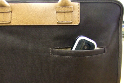 22-5203　小物収納ポケット（本体背面に小さなポッケ」、定期券など取り出しやすい）