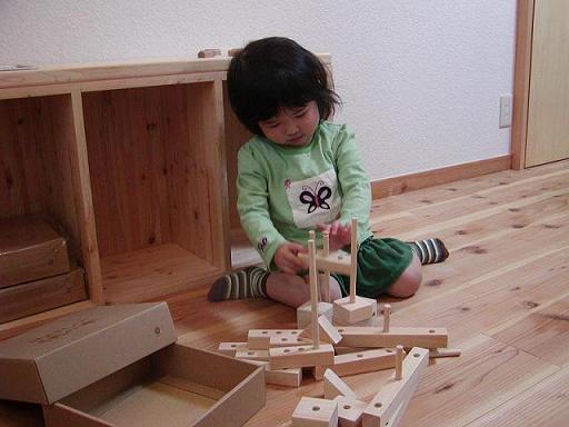 積み木と子ども　　画像小