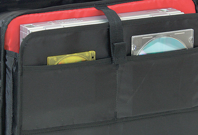 23-5268　ノートＰＣホルダー　ウレタン、プラスチックボードでＰＣ保護