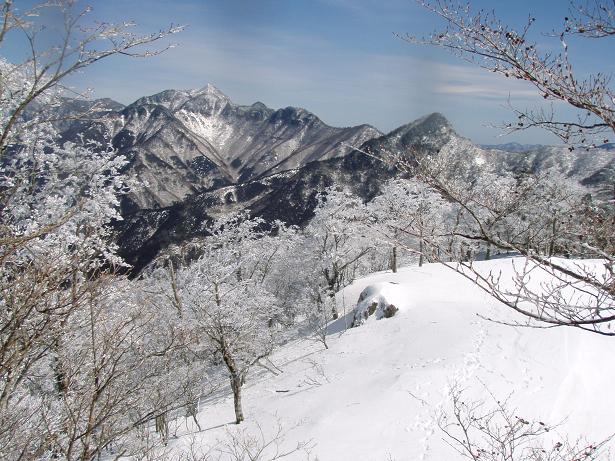 鉄山肩まで戻ってきました