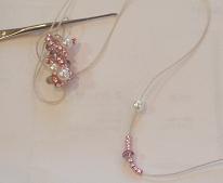 ピンクビーズネックレス　ペレンクロッシュ編み始め