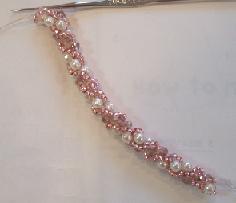 ピンクビーズネックレス　ペレンクロッシェ