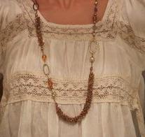 茶ビーズネックレス着画