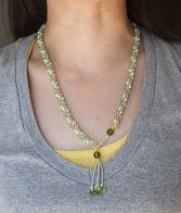 グリーンビーズネックレス　着画