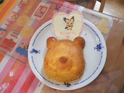 手作りケーキ　プーさんとピチュー
