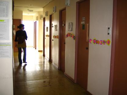 どの部屋も生徒さんが先生と勉強中でした