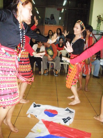 本格的なフィリピン伝統ダンス