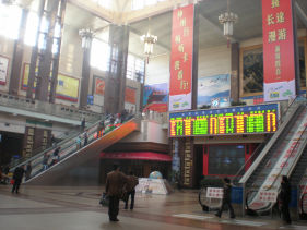 03北京站ｴｽｶﾚｰﾀ.JPG