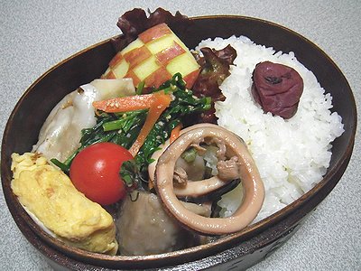 里芋とイカの煮物弁当.JPG