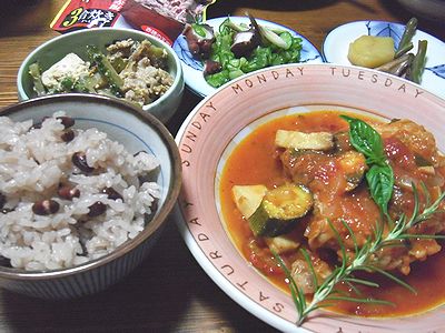 赤飯、鶏肉トマトソース煮.JPG