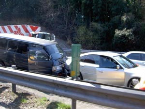 高速事故渋滞　01