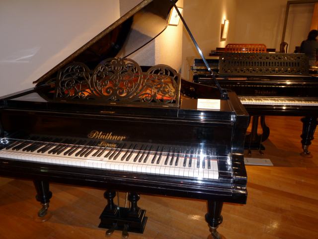 アンティークなピアノがいっぱい！！