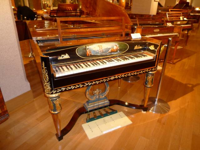 ロココ調ピアノ