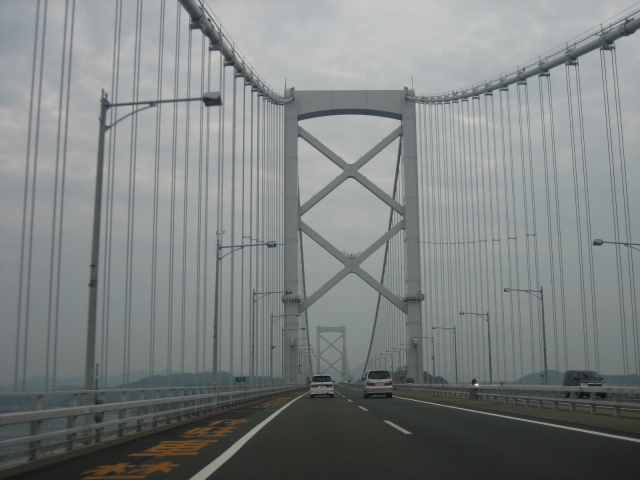 鳴門大橋を渡って徳島へ