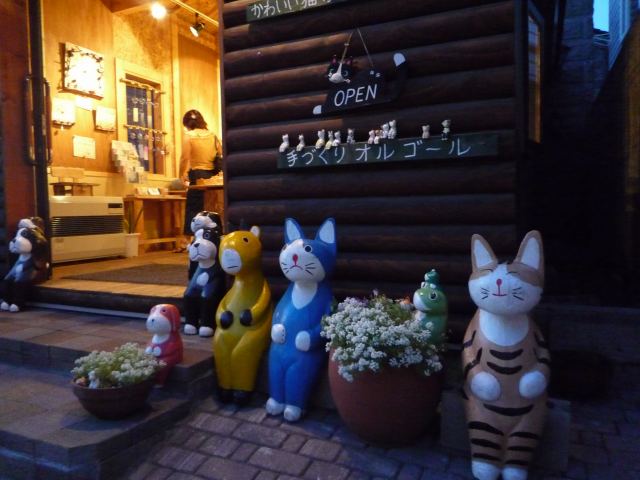 夕暮れの小樽　ネコのお店