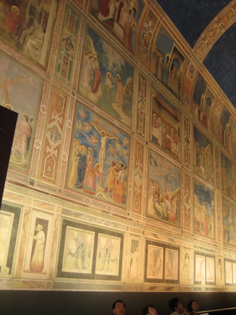 スクロバーニ礼拝堂を模した壁画