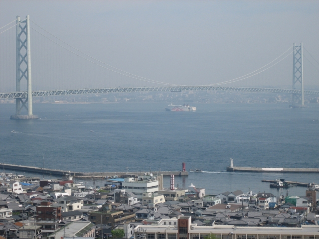 サンフラワーと明石海峡大橋