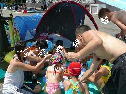 親戚たちとプールへ♪